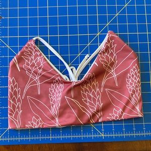 XL Kalokini Swimwear Wai top Berry Ginger. NWOT